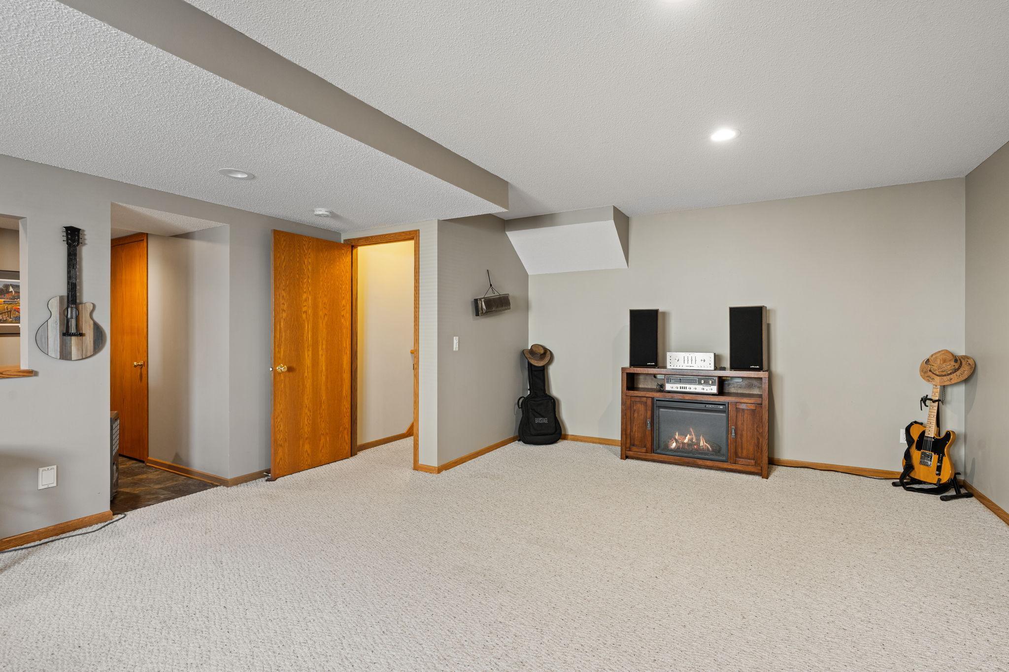 Create an amazing billard or entertainment room here!