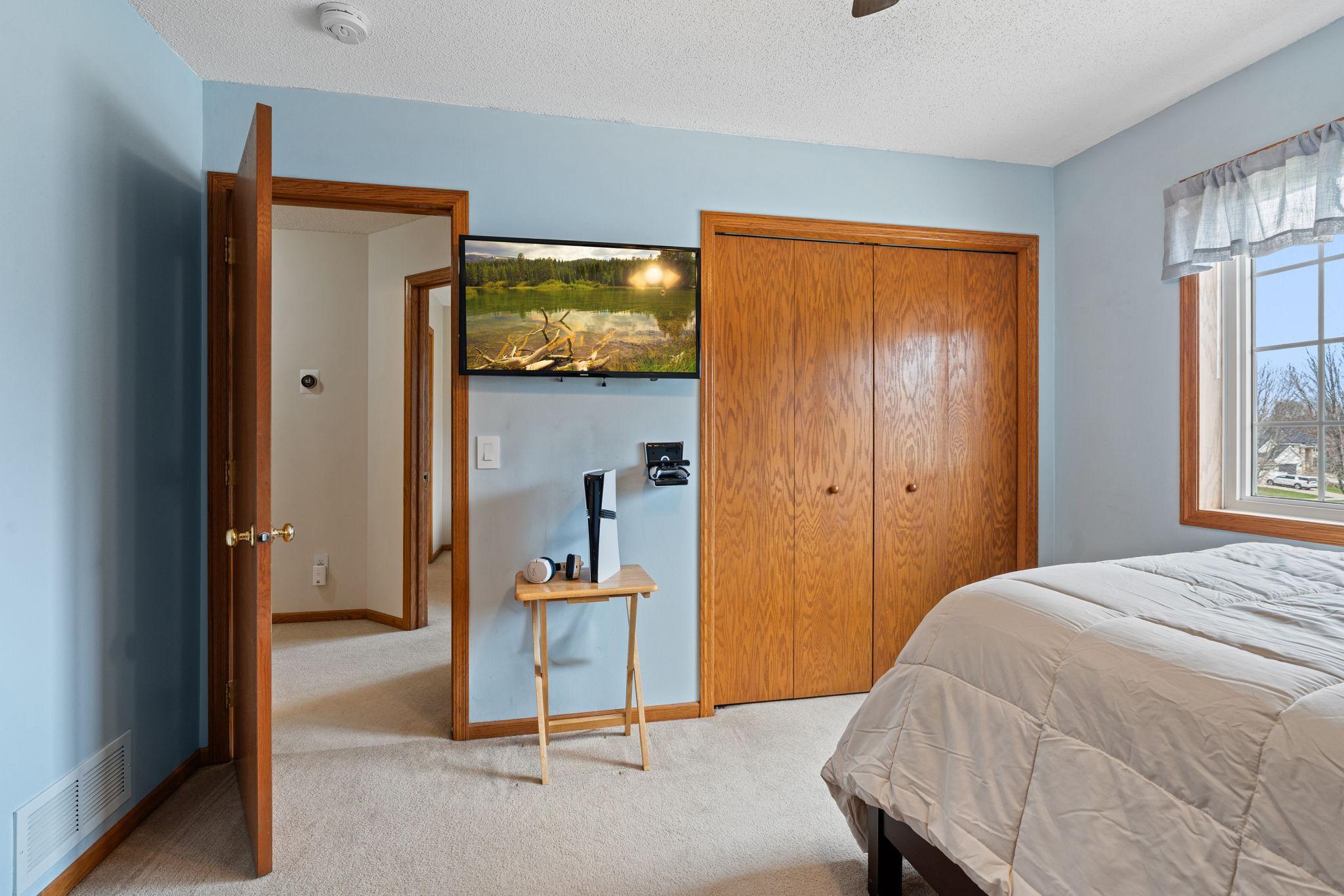 Second upper level bedroom.