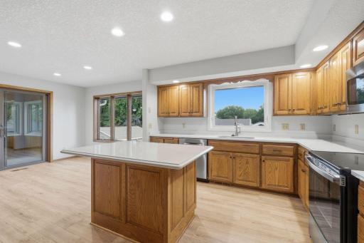 4027 Elmwood Drive, Saint Bonifacius, MN 55375