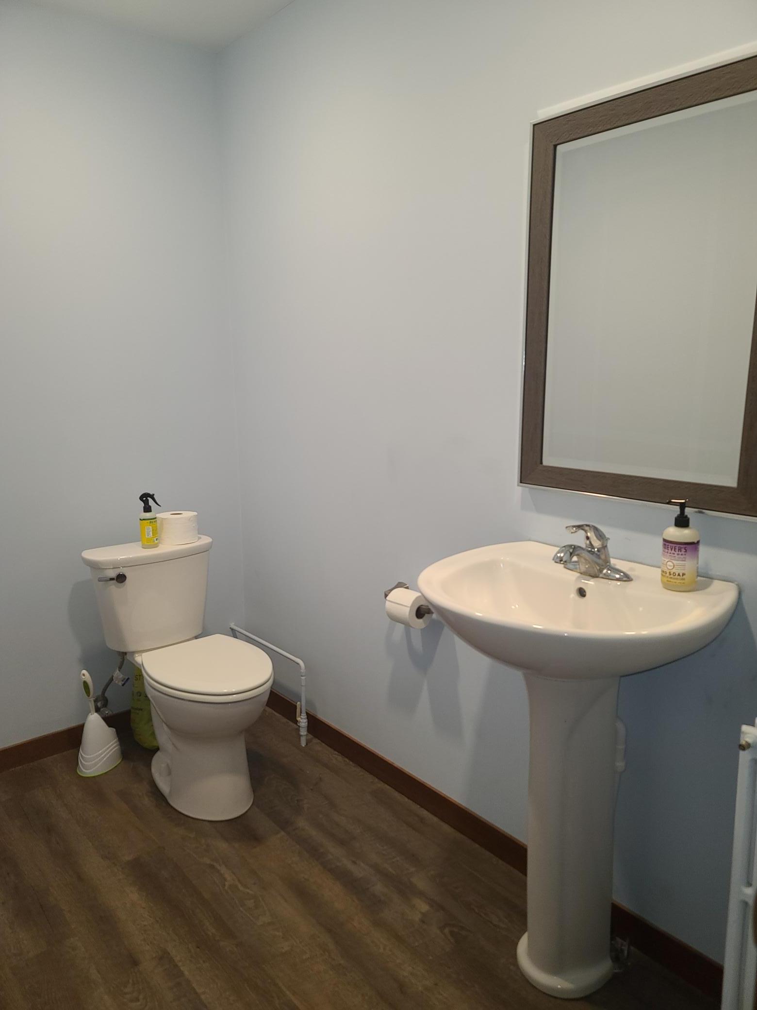 Cure 2026_Upper_bathroom.jpg