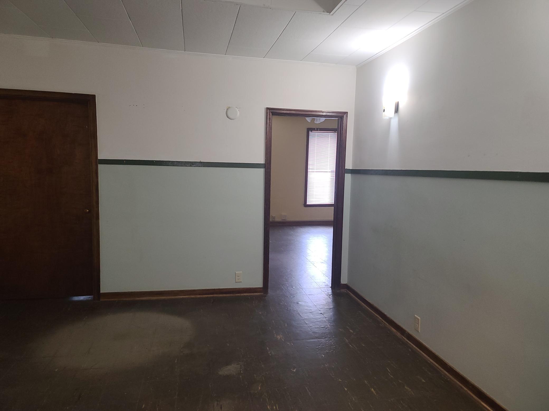Cure 2026_Upper_Middle room facing street.jpg