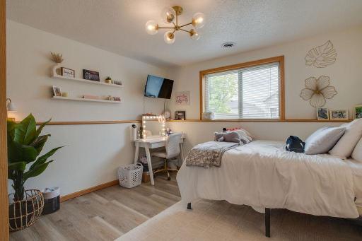 1087 Parkway Lane, West Fargo, ND 58078