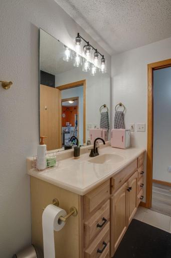 1087 Parkway Lane, West Fargo, ND 58078