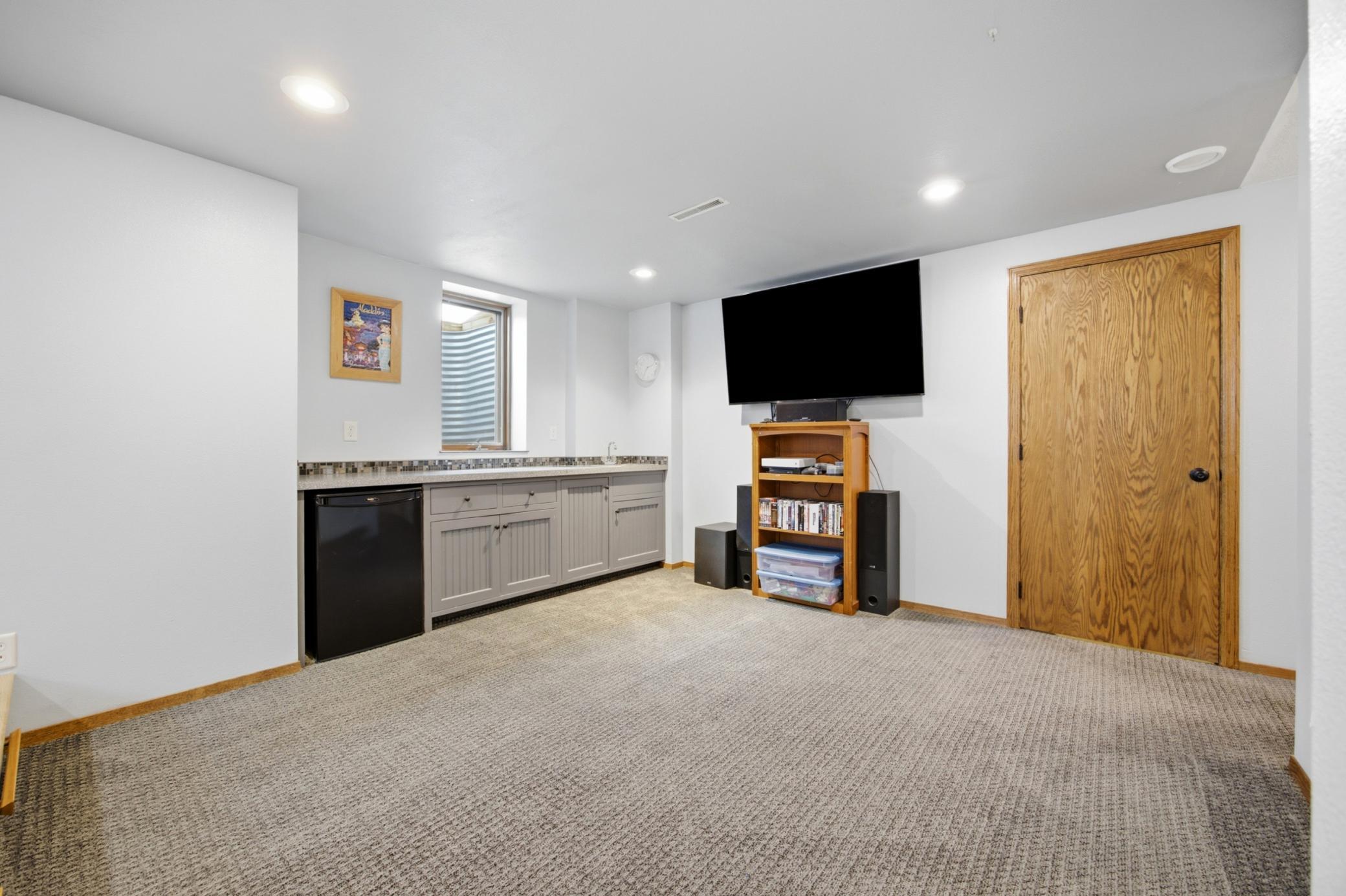 Wet Bar in Family Room (Lower Level) *Bar Fridge Included*