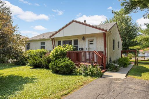 Well-maintained and charming mid-century home in fantastic Saint Paul location close to the river