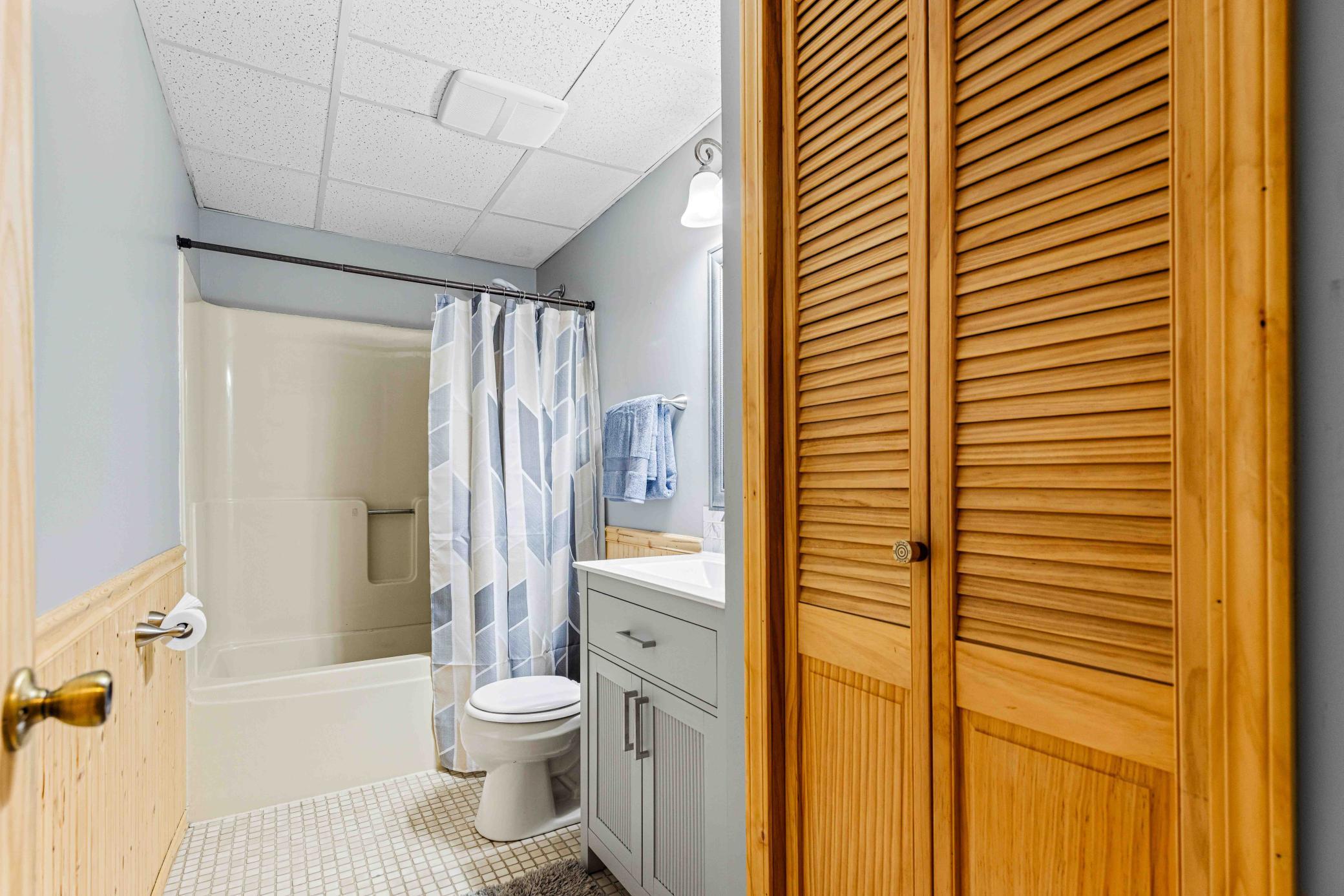 Full Bathroom