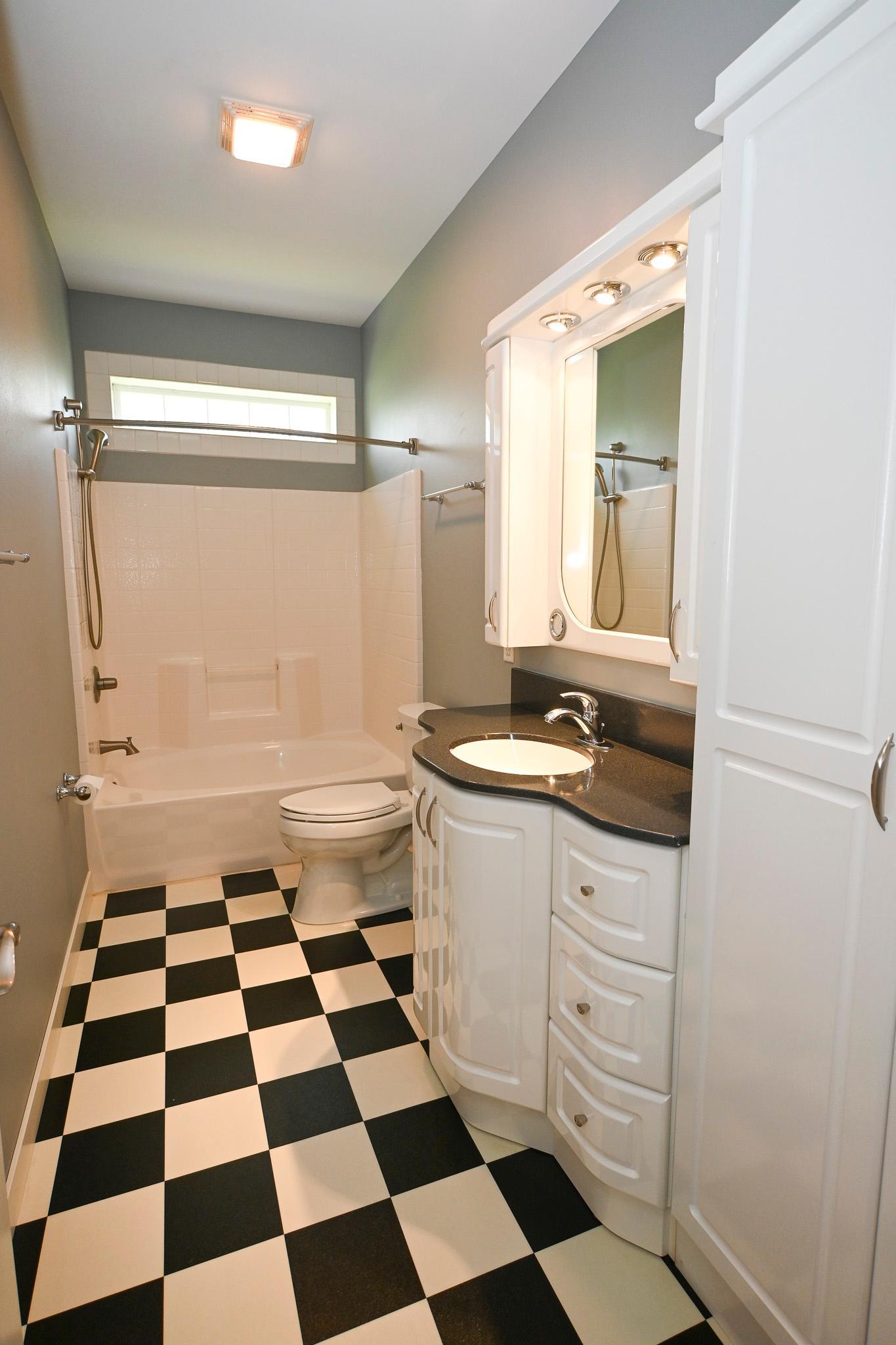 Bathroom 1-1.jpg