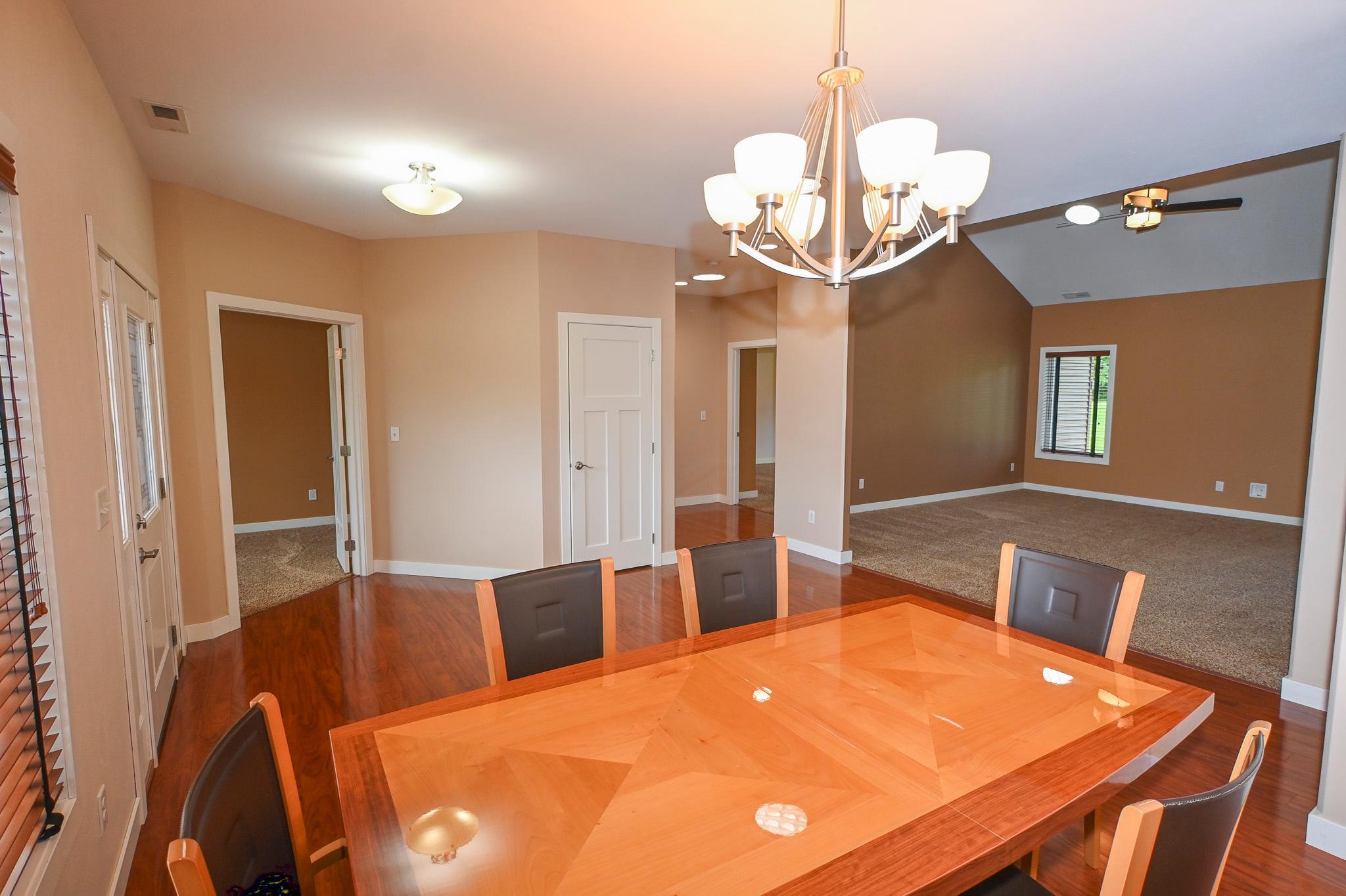 Entry-Dinning Rom-2.jpg