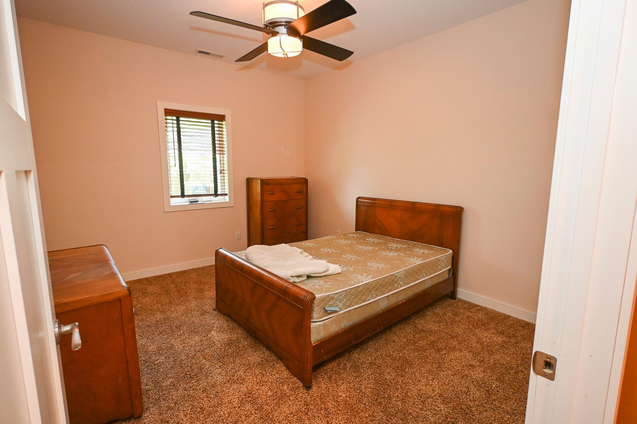 Bedroom 1-2.jpg