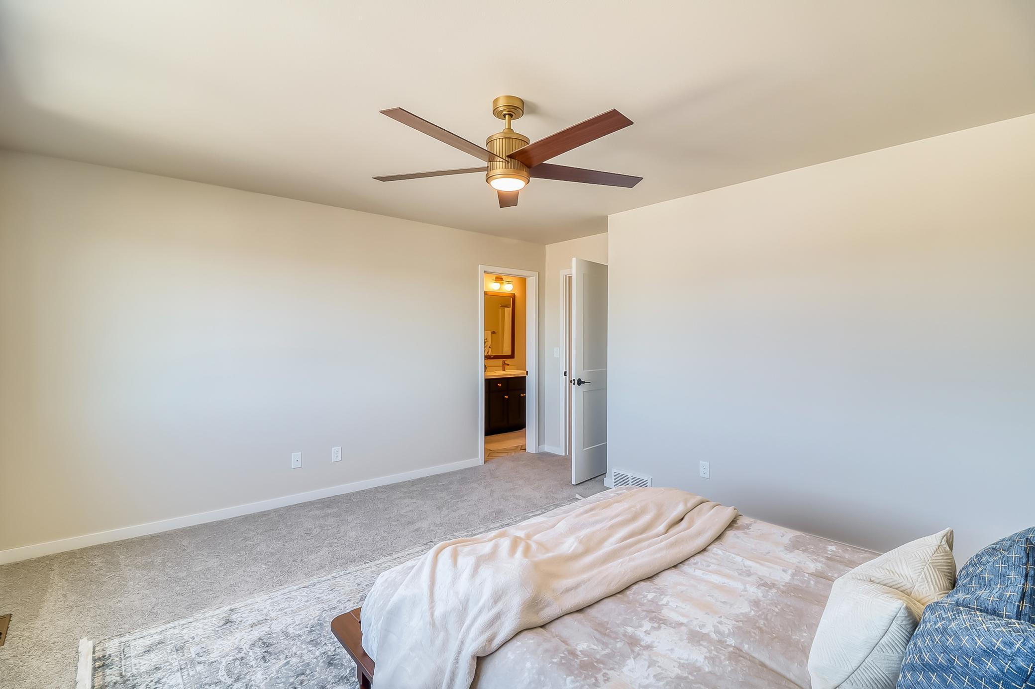 Master Bedroom1_3 (2).jpg