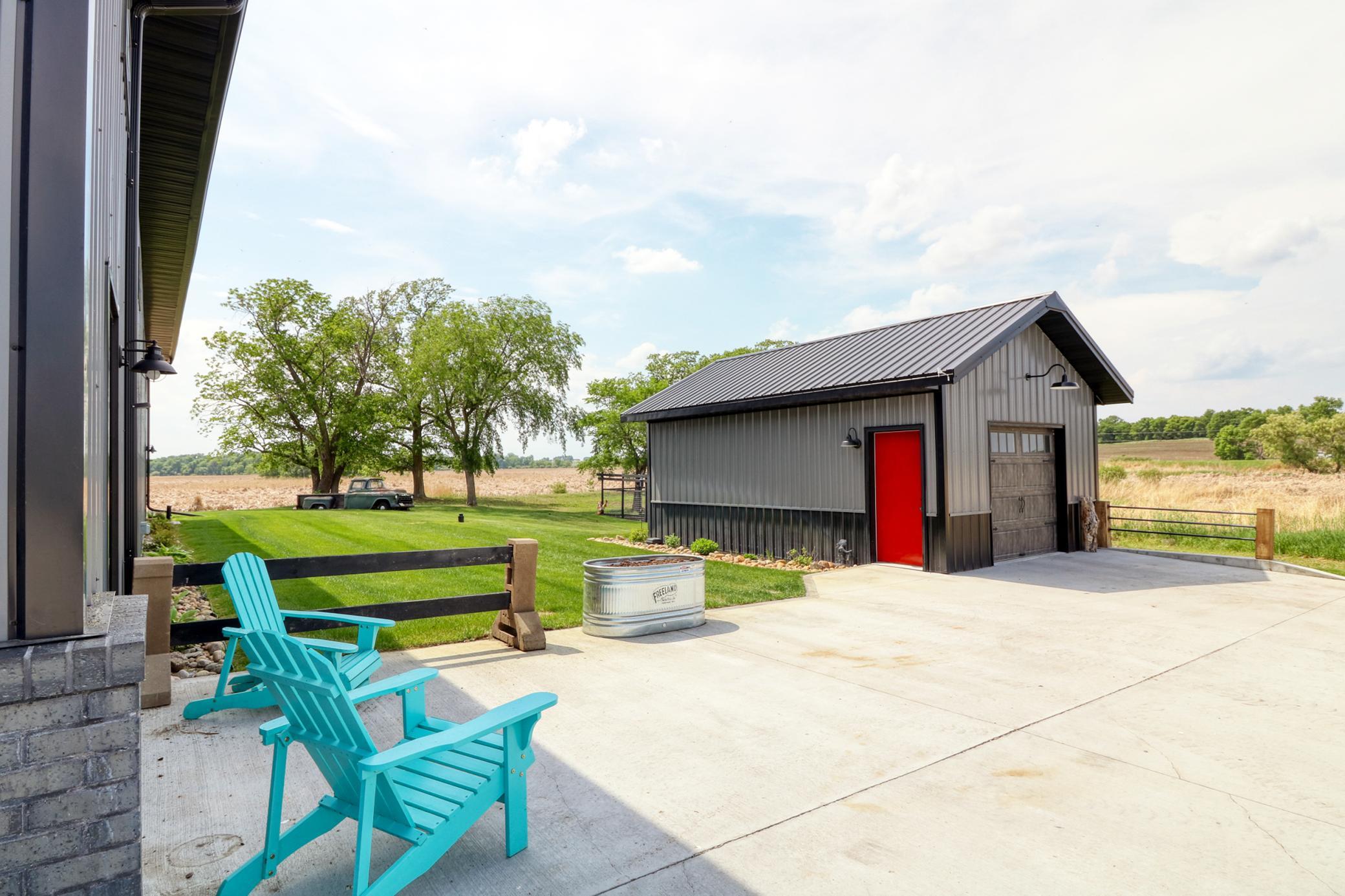 Detached Garage