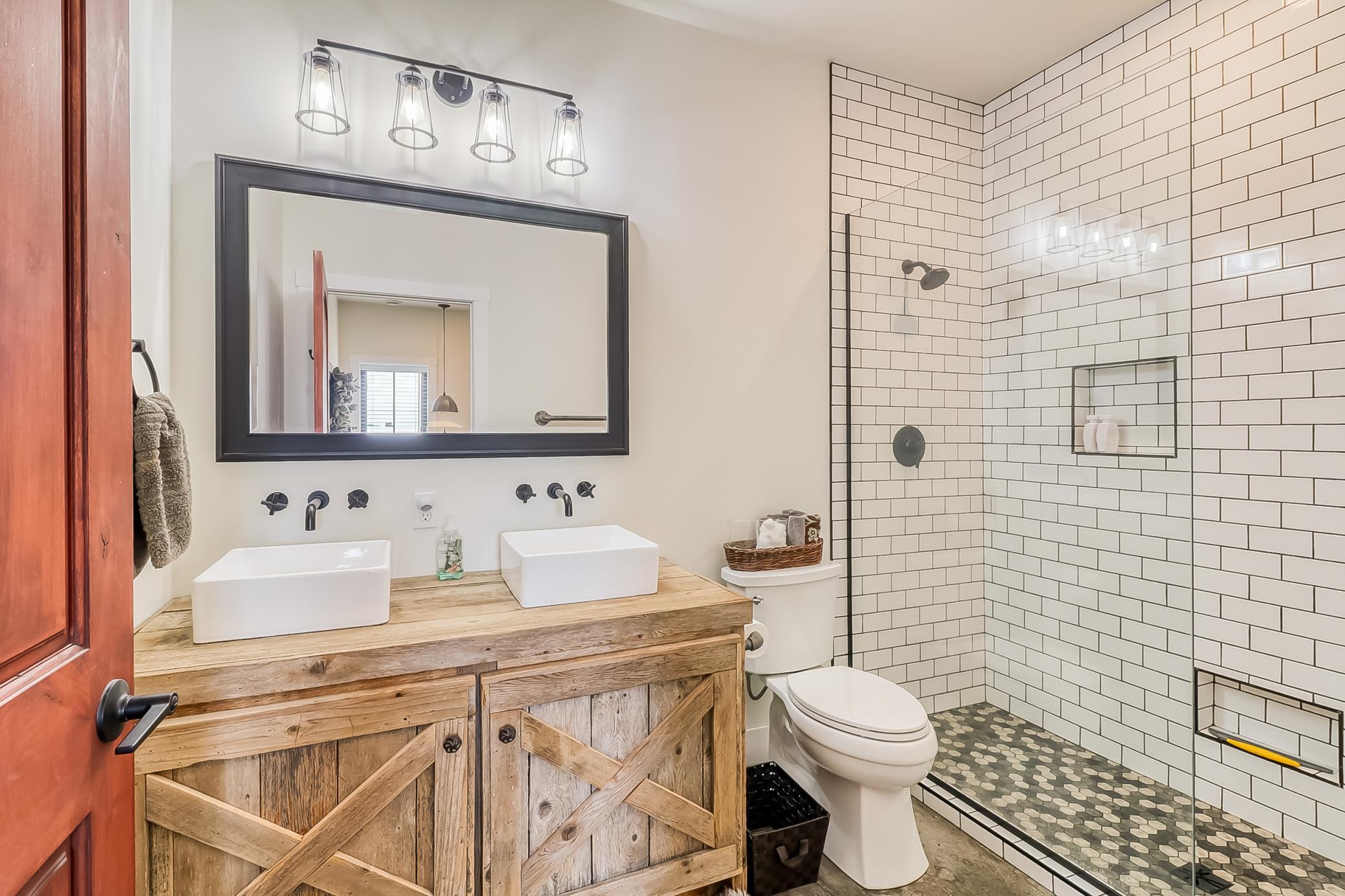 Master Bathroom w/double vaniety