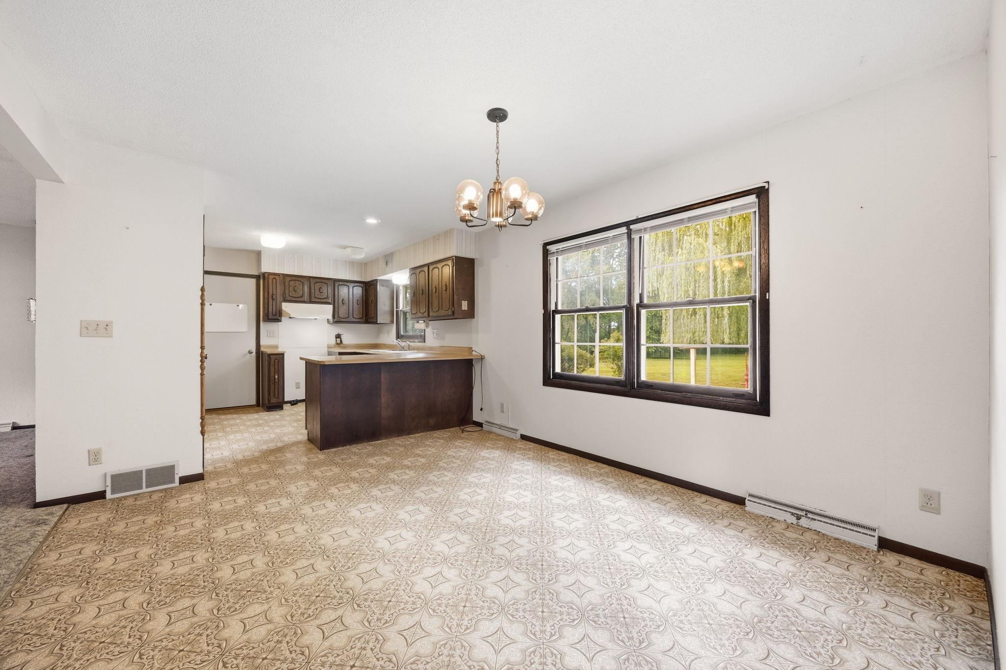 Dining area with great natural light and an open flow to the kitchen.