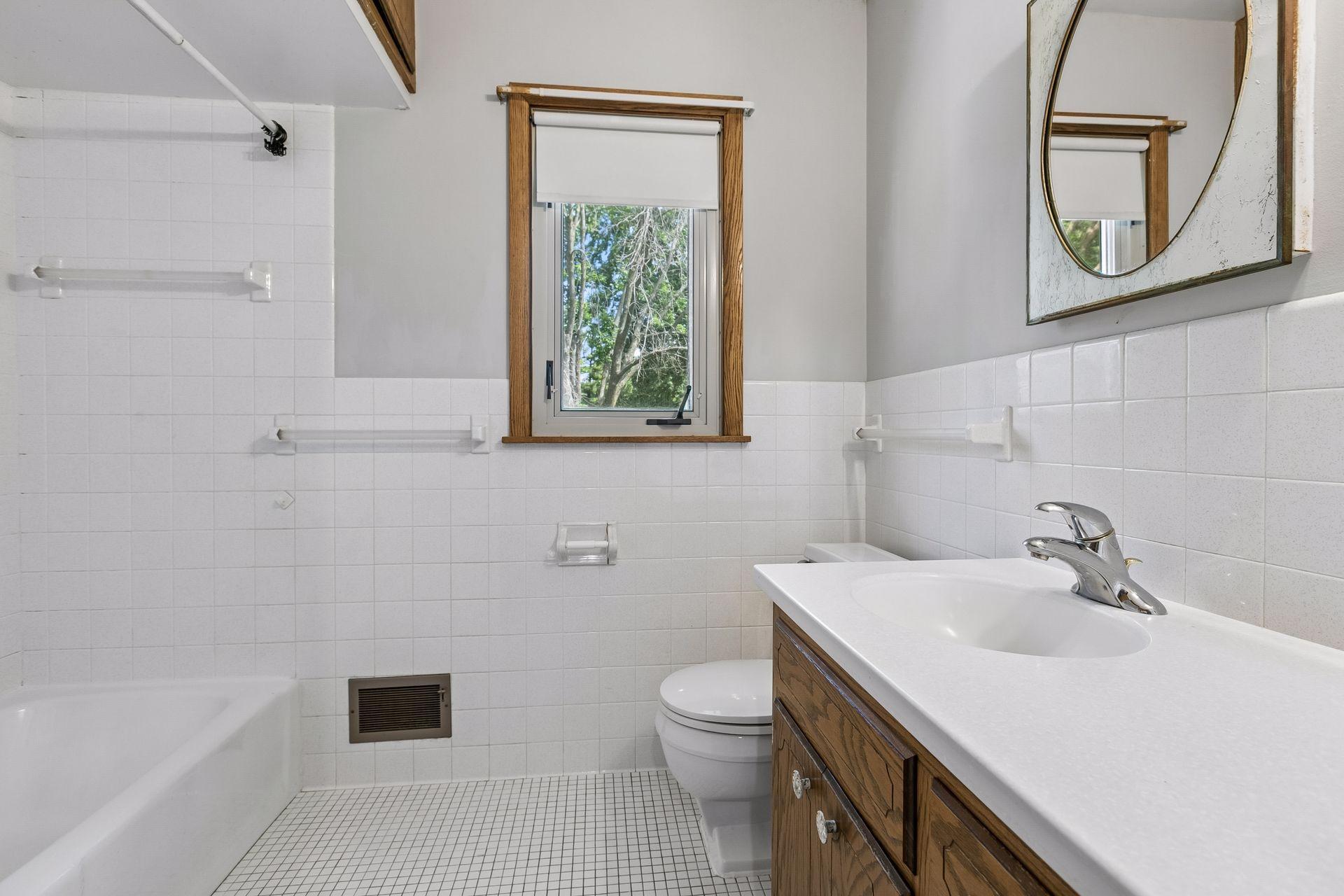 Upper full bath