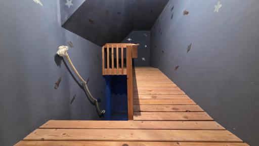 Play area complete with ramps, steps & lights!