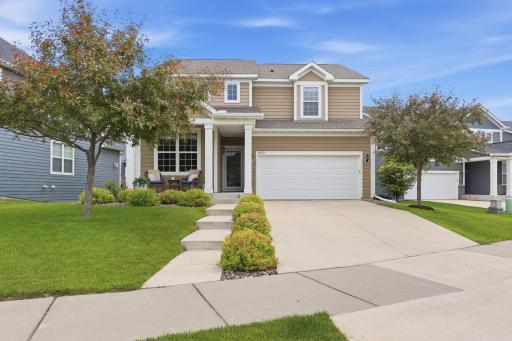 Miles of sidewalks, paths and trails are in this pedestrian friendly master planned community, the center piece of this community is Cobblestone Lake with a 1.4 mile paved bike/walking path loop.