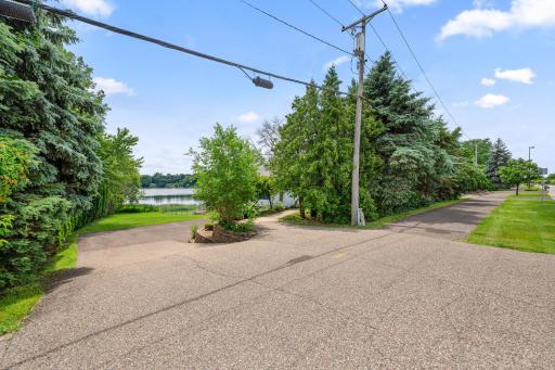 640 Highway 96 W, Shoreview, MN 55126