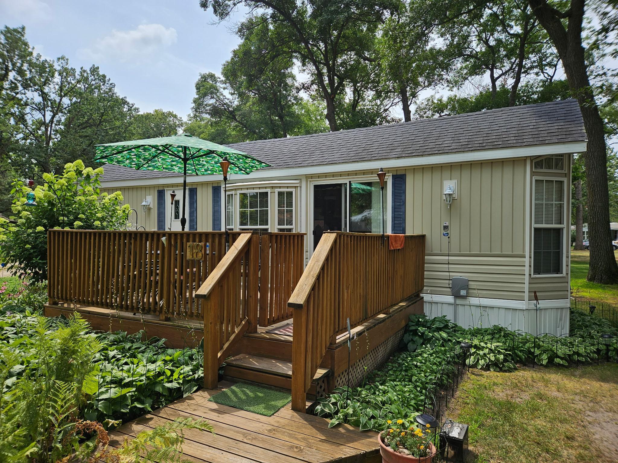 Spacious deck off patio door