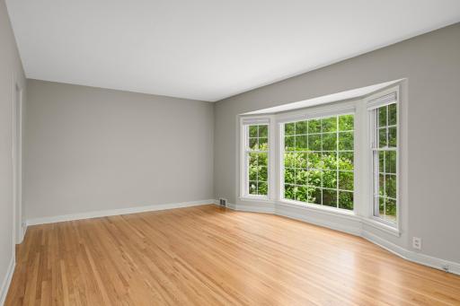 The hardwood floors, plaster walls, smooth ceilings and neutral dÃ©cor make this home move-in ready