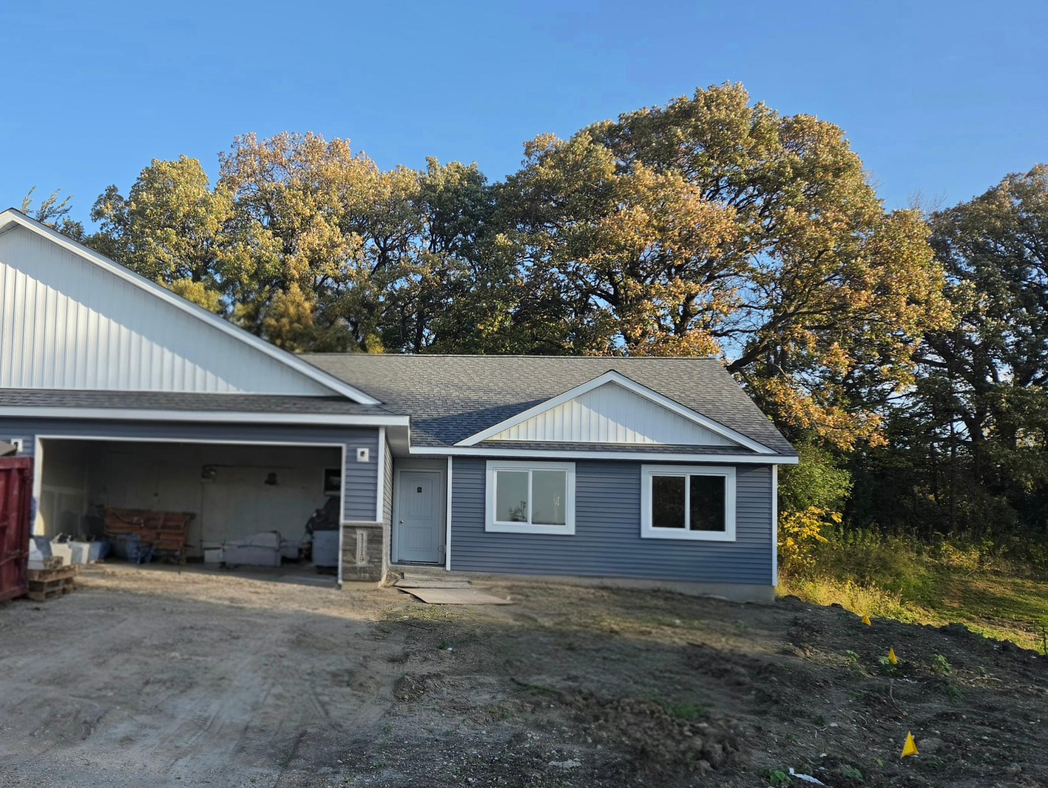 Photo of actual property. Some construction materials were removed using AI, resulting in minor distortions.