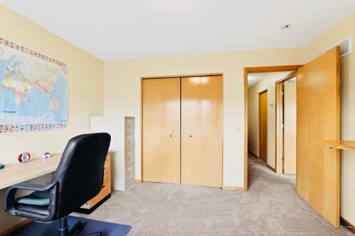 8138 Oakview Circle N, Osseo, MN 55369