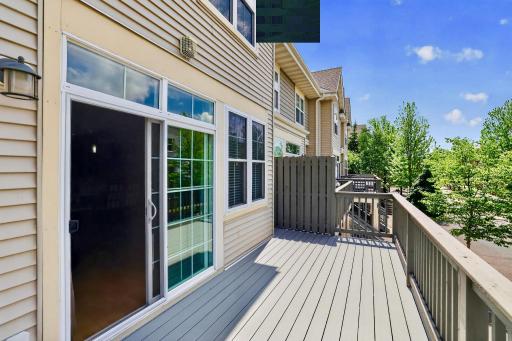 8138 Oakview Circle N, Osseo, MN 55369