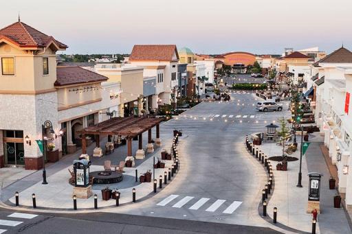 Maple grove shoppes-at-arbor-lakes (1).PNG