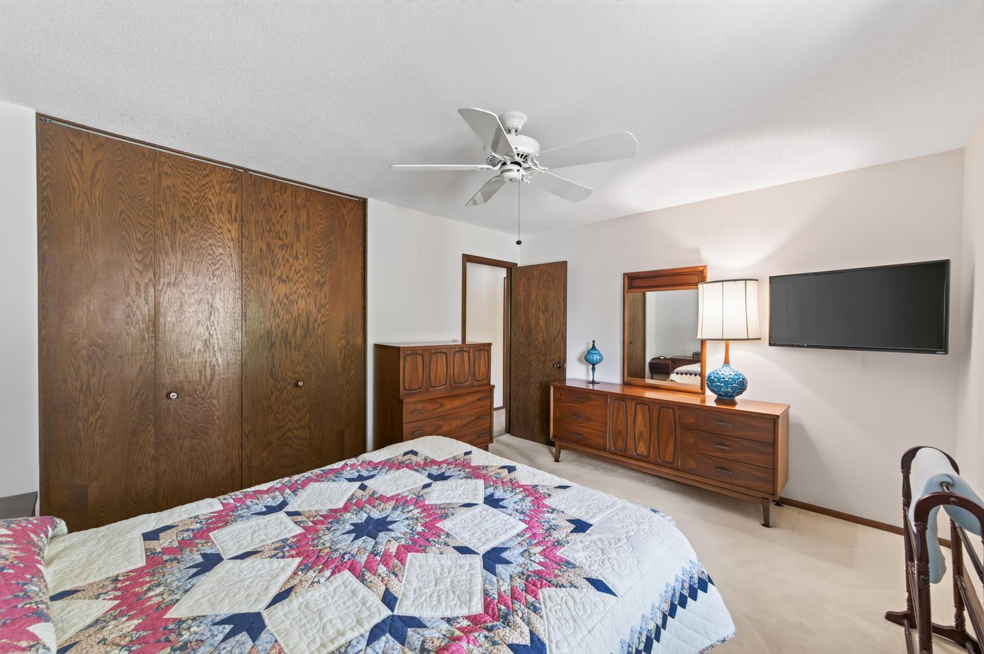 Upstairs primary bedroom