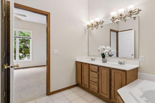 10356 Lancaster Lane, Woodbury, MN 55129