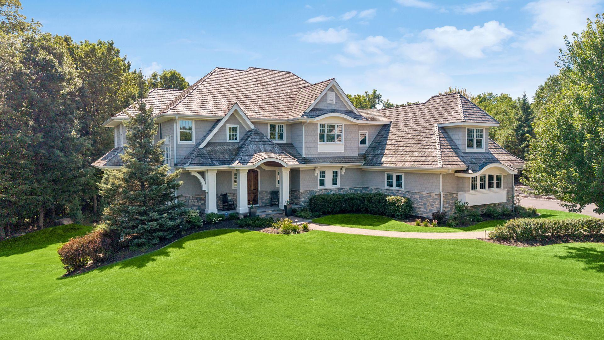 Stunning Stonewood built home in impeccable condition!