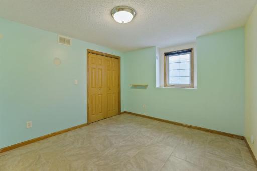 2337 Manuela Drive, Chaska, MN 55318