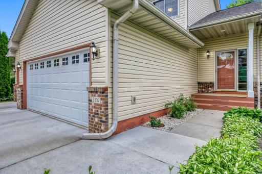 2337 Manuela Drive, Chaska, MN 55318