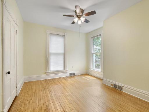 3 of the 5 bedrooms have ceiling fans