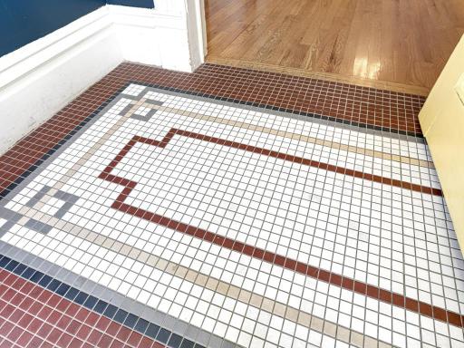 Ceramic tiled floor in the entry
