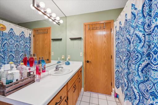 2065 Shenandoah Court, #D, Minneapolis, MN 55447