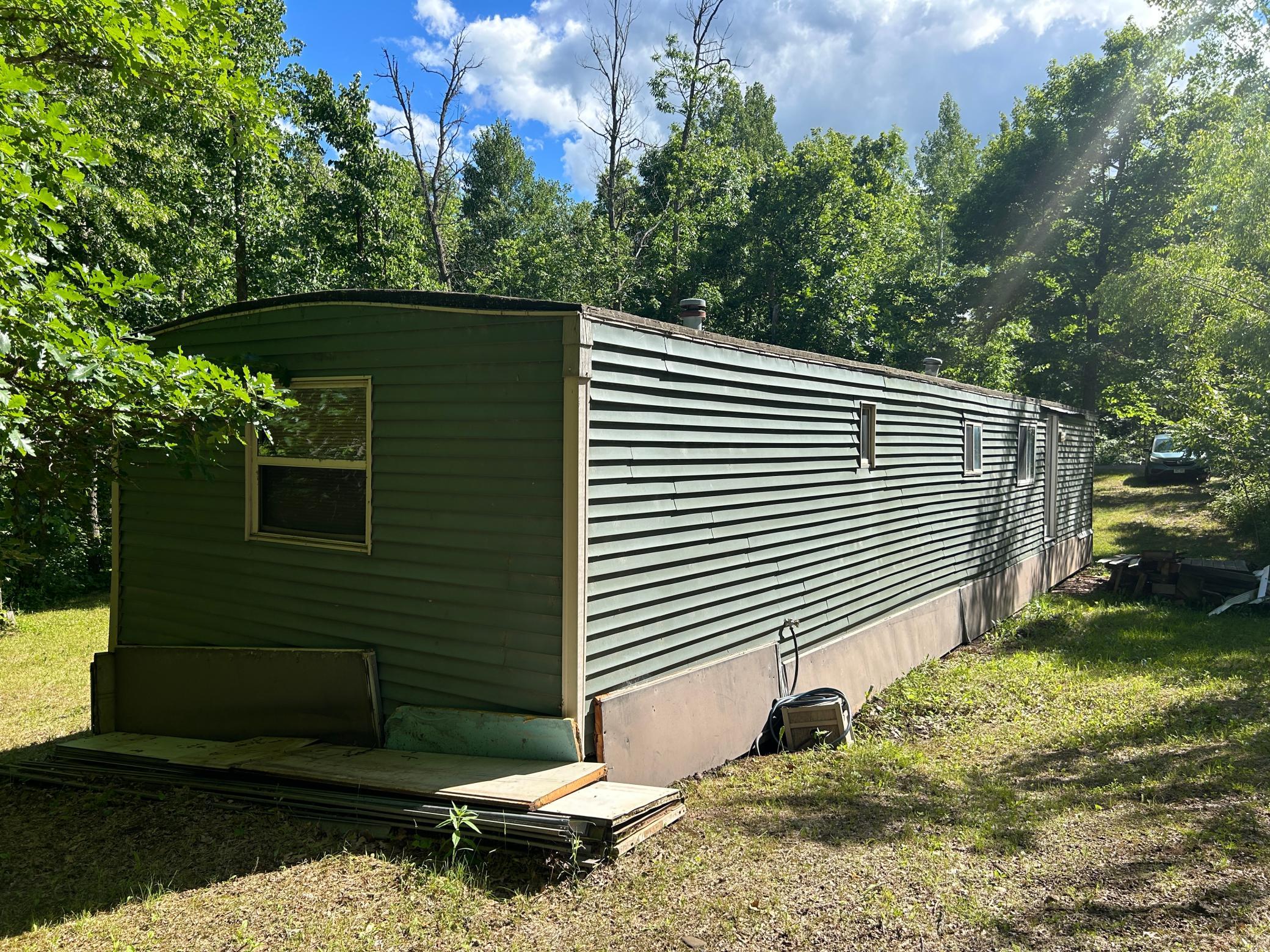 One more shot of the cabin's exterior.