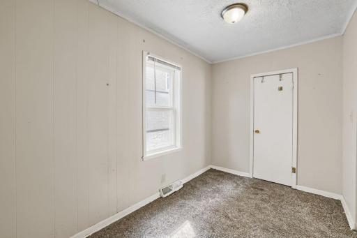 1024 Geranium Avenue E, Saint Paul, MN 55106