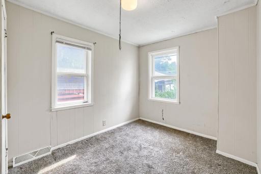 1024 Geranium Avenue E, Saint Paul, MN 55106