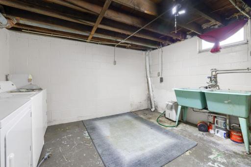 1024 Geranium Avenue E, Saint Paul, MN 55106