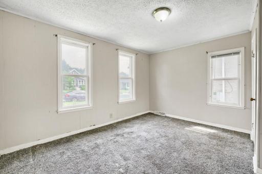 1024 Geranium Avenue E, Saint Paul, MN 55106