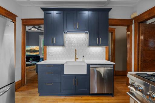 78-web-or-mls-1200 Laurel Ave-517.jpg