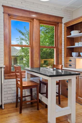 82-web-or-mls-1200 Laurel Ave-537.jpg