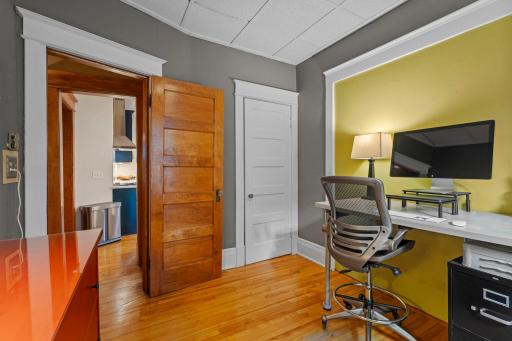 69-web-or-mls-1200 Laurel Ave-472.jpg