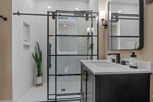 64-web-or-mls-1200 Laurel Ave-447.jpg