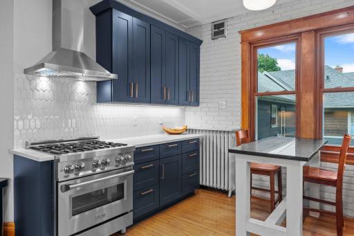 74-web-or-mls-1200 Laurel Ave-497.jpg