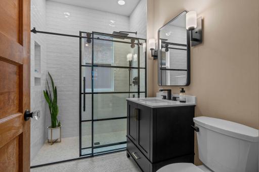 62-web-or-mls-1200 Laurel Ave-437.jpg