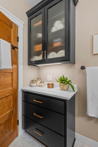 66-web-or-mls-1200 Laurel Ave-457.jpg