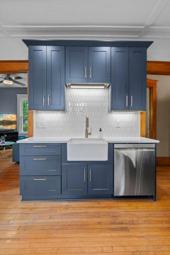79-web-or-mls-1200 Laurel Ave-522.jpg