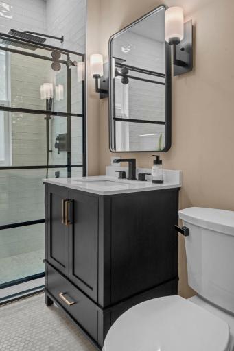 63-web-or-mls-1200 Laurel Ave-442.jpg