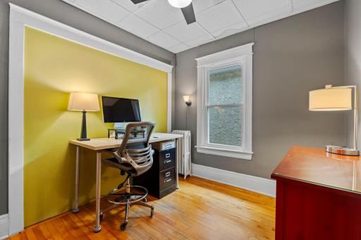 68-web-or-mls-1200 Laurel Ave-467.jpg
